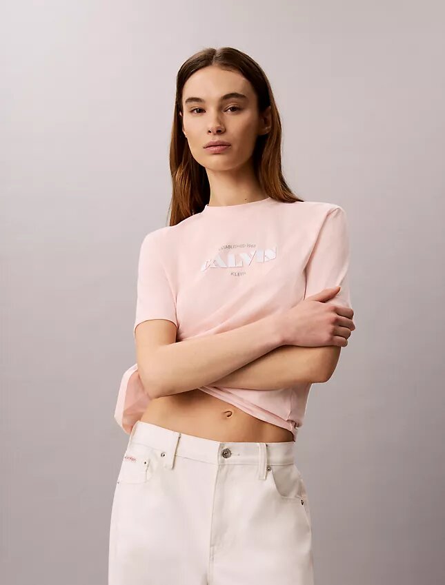 Κλασικό T-shirt με έντονο λογότυπο Κλασικό T-shirt με έντονο λογότυπο