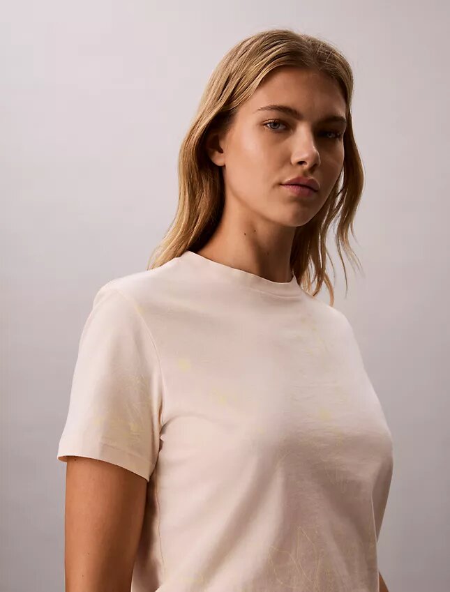 Κλασικό T-shirt με floral print Κλασικό T-shirt με floral print