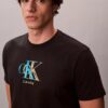 Κλασικό T-shirt με γραφικό διπλού Monogram Κλασικό T-shirt με γραφικό διπλού Monogram