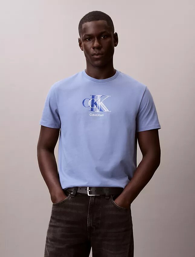 Κλασικό T-shirt με γραφικό διπλού Monogram Κλασικό T-shirt με γραφικό διπλού Monogram