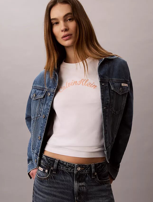 Κλασικό T-shirt με γραφικό λογότυπο από φελτ Κλασικό T-shirt με γραφικό λογότυπο από φελτ