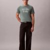 Κλασικό T-shirt με γραφικό λογότυπο σε σκιώδη απόδοση Κλασικό T-shirt με γραφικό λογότυπο σε σκιώδη απόδοση