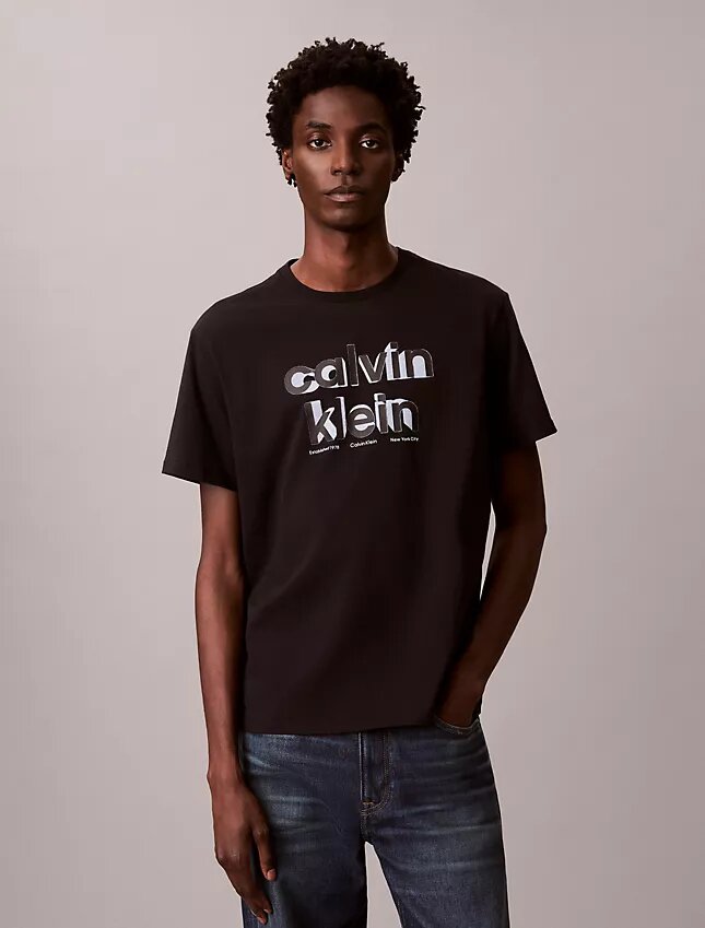 Κλασικό T-shirt με γραφικό λογότυπο σε σκιώδη απόδοση Κλασικό T-shirt με γραφικό λογότυπο σε σκιώδη απόδοση