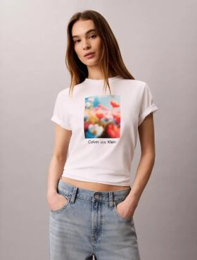 Κλασικό T-shirt με γραφικό λουλουδιών