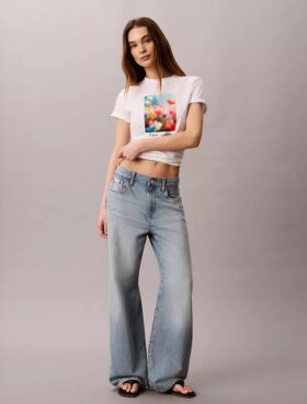 Κλασικό T-shirt με γραφικό λουλουδιών