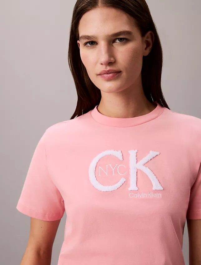 Κλασικό T-shirt με γραφικό Monogram Nyc Κλασικό T-shirt με γραφικό Monogram Nyc