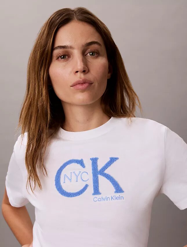 Κλασικό T-shirt με γραφικό Monogram Nyc Κλασικό T-shirt με γραφικό Monogram Nyc