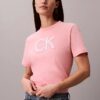 Κλασικό T-shirt με γραφικό Monogram Nyc Κλασικό T-shirt με γραφικό Monogram Nyc