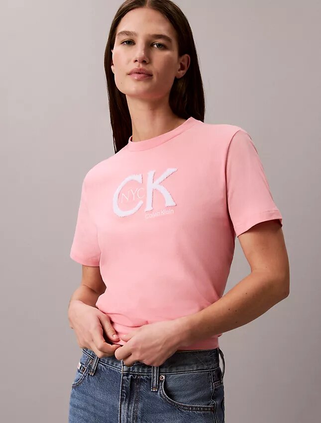 Κλασικό T-shirt με γραφικό Monogram Nyc Κλασικό T-shirt με γραφικό Monogram Nyc