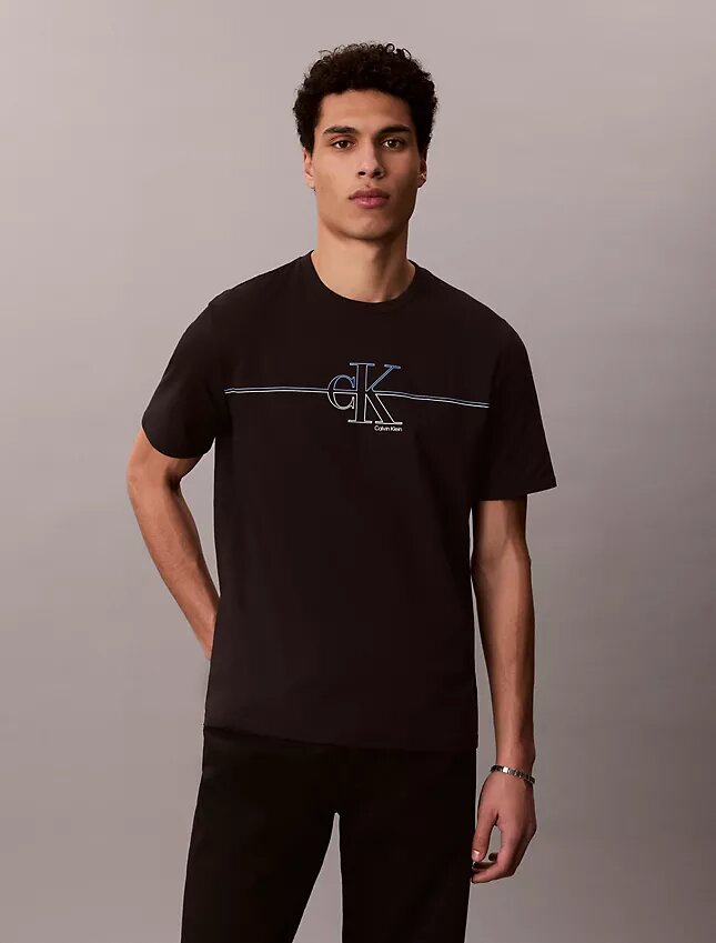 Κλασικό T-shirt με γραφικό μοτίβο Monogram Line Κλασικό T-shirt με γραφικό μοτίβο Monogram Line