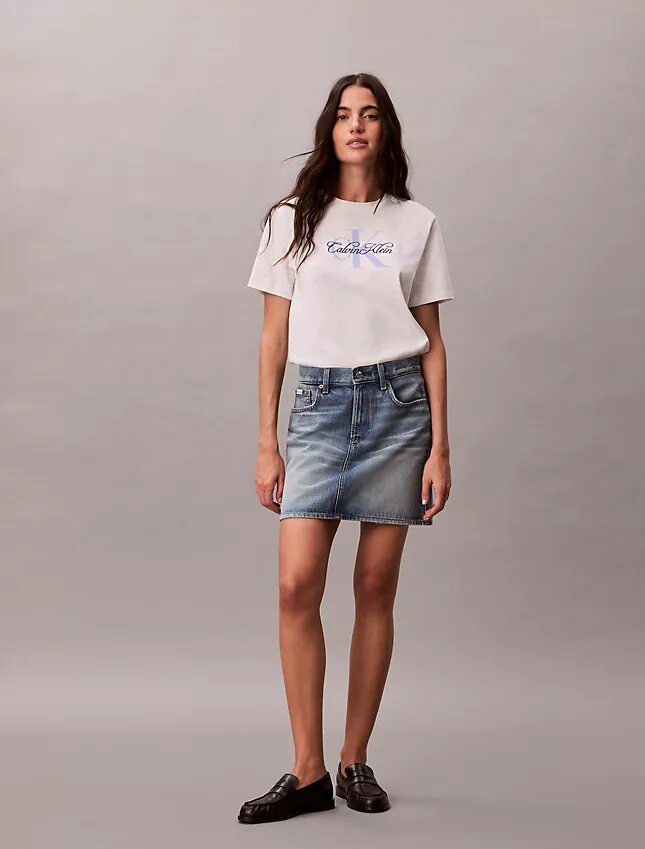 Κλασικό T-shirt με γραφικό Script Monologo Κλασικό T-shirt με γραφικό Script Monologo