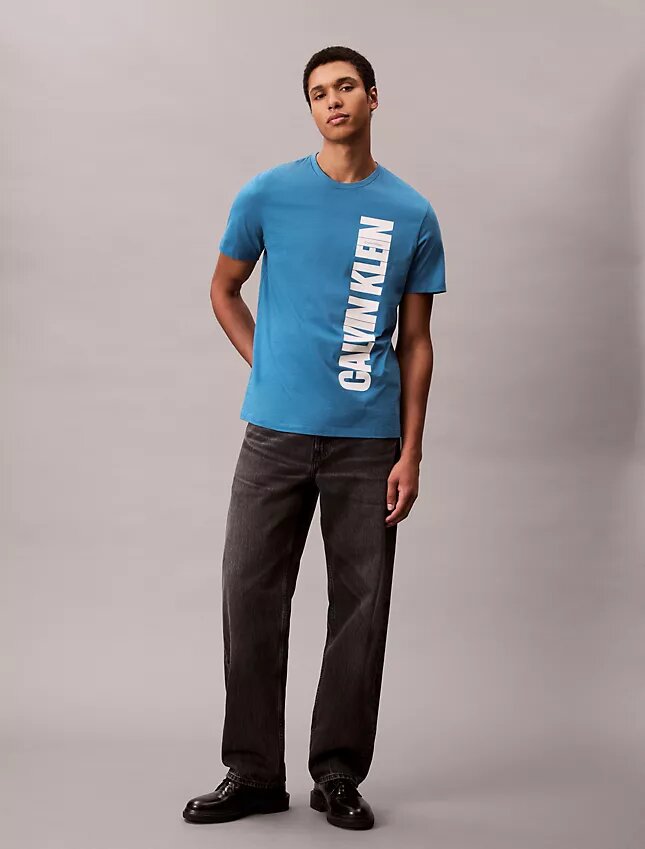 Κλασικό T-shirt με κάθετο λογότυπο Κλασικό T-shirt με κάθετο λογότυπο
