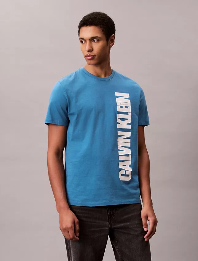 Κλασικό T-shirt με κάθετο λογότυπο Κλασικό T-shirt με κάθετο λογότυπο