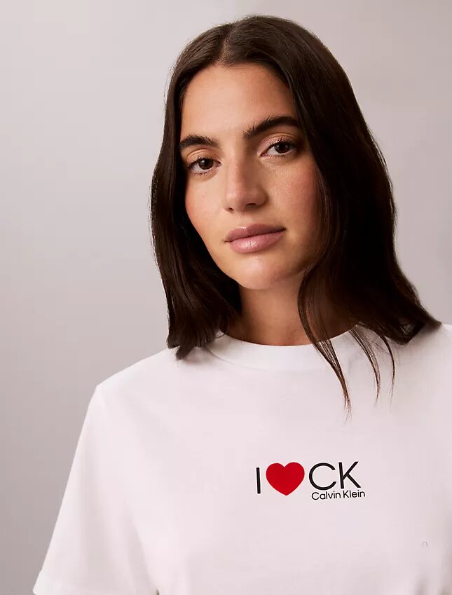 Κλασικό T-shirt με λογότυπο καρδιά Κλασικό T-shirt με λογότυπο καρδιά