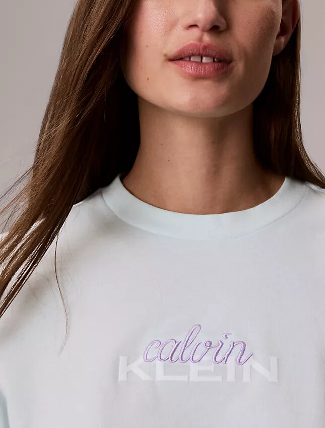 Κλασικό T-shirt με πολυεπίπεδο λογότυπο Κλασικό T-shirt με πολυεπίπεδο λογότυπο