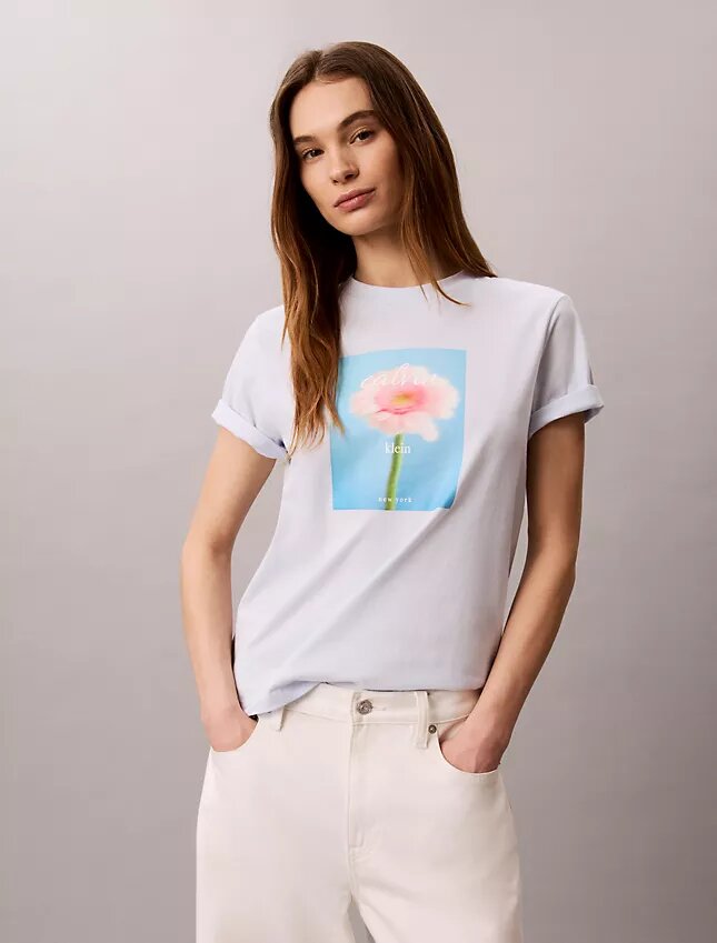 Κλασικό T-shirt με σχέδιο μαργαρίτα Κλασικό T-shirt με σχέδιο μαργαρίτα
