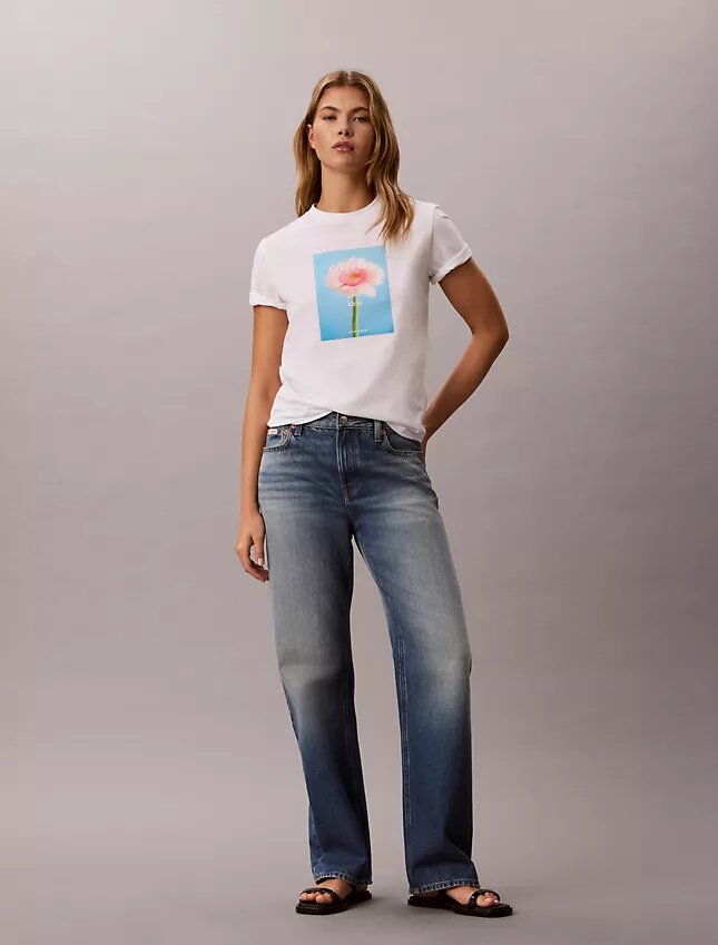 Κλασικό T-shirt με σχέδιο μαργαρίτα Κλασικό T-shirt με σχέδιο μαργαρίτα
