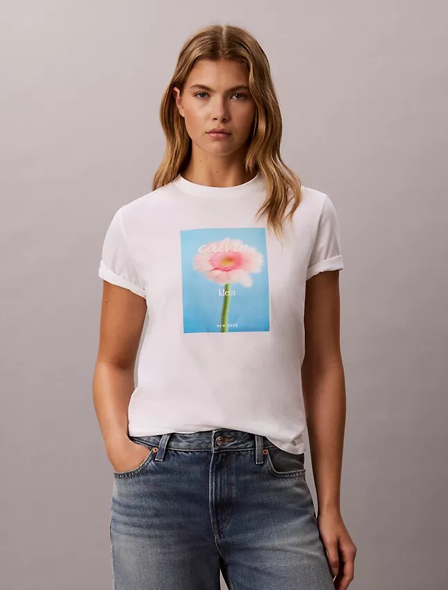 Κλασικό T-shirt με σχέδιο μαργαρίτα Κλασικό T-shirt με σχέδιο μαργαρίτα