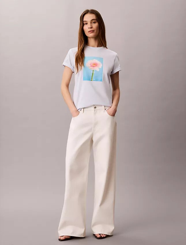 Κλασικό T-shirt με σχέδιο μαργαρίτα Κλασικό T-shirt με σχέδιο μαργαρίτα