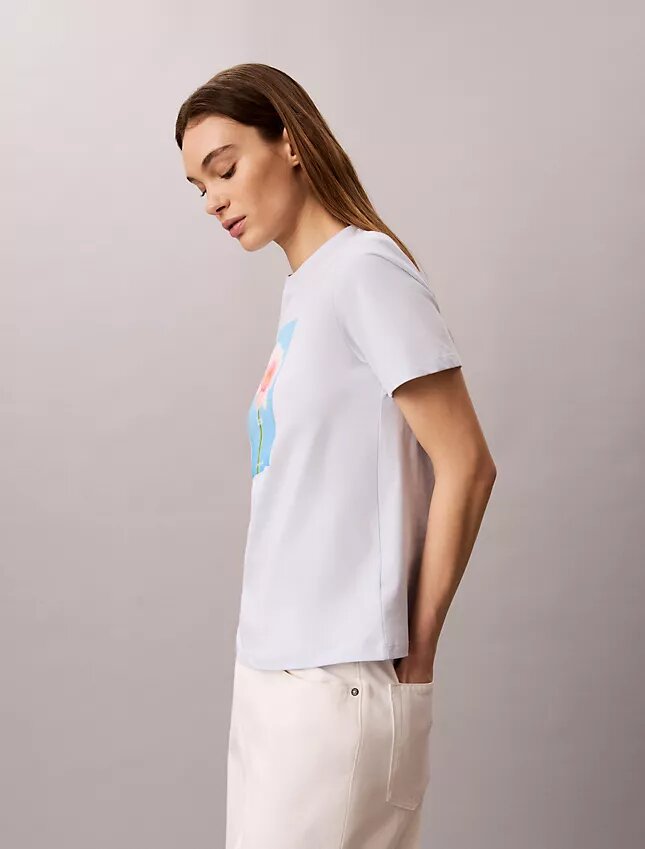 Κλασικό T-shirt με σχέδιο μαργαρίτα Κλασικό T-shirt με σχέδιο μαργαρίτα