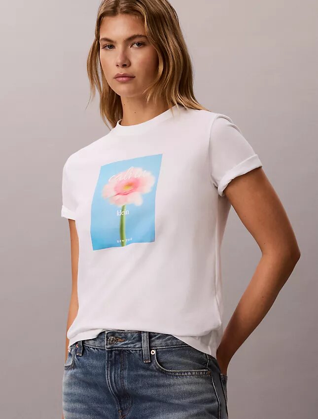 Κλασικό T-shirt με σχέδιο μαργαρίτα Κλασικό T-shirt με σχέδιο μαργαρίτα