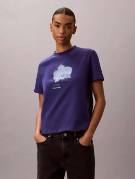Κλασικό T-shirt με θολό floral σχέδιο