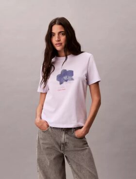 Κλασικό T-shirt με θολό floral σχέδιο