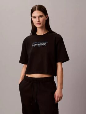 Κοντό, φαρδύ T-shirt για τις μετακινήσεις Κοντό, φαρδύ T-shirt για τις μετακινήσεις