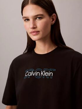 Κοντό, φαρδύ T-shirt για τις μετακινήσεις Κοντό, φαρδύ T-shirt για τις μετακινήσεις
