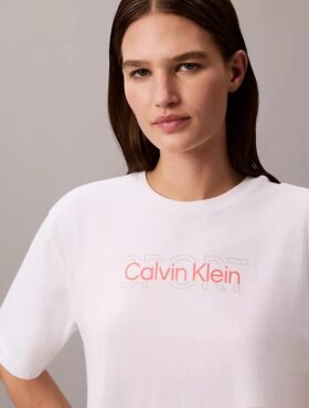 Κοντό, φαρδύ T-shirt για τις μετακινήσεις Κοντό, φαρδύ T-shirt για τις μετακινήσεις