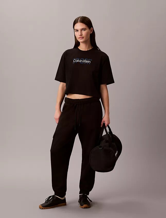 Κοντό, φαρδύ T-shirt για τις μετακινήσεις Κοντό, φαρδύ T-shirt για τις μετακινήσεις