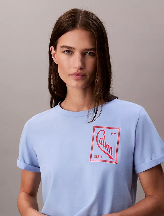 Κοντό, φαρδύ T-shirt με λογότυπο Κοντό, φαρδύ T-shirt με λογότυπο