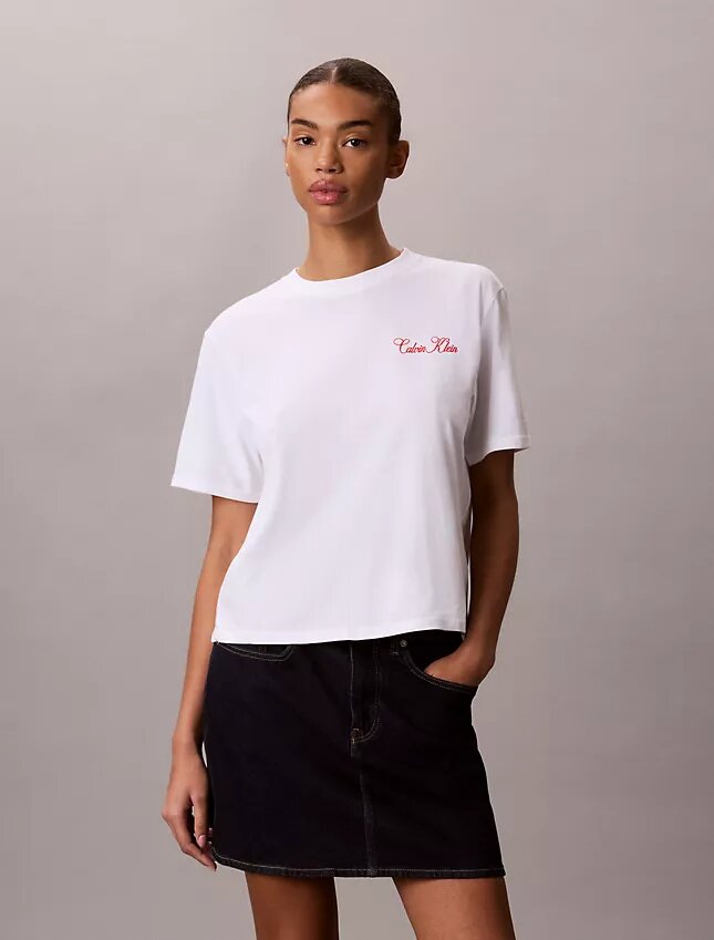 Κοντό μπλουζάκι με γραφικό Calvin Klein σε καλλιγραφικά γράμματα Κοντό μπλουζάκι με γραφικό Calvin Klein σε καλλιγραφικά γράμματα