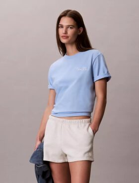 Κοντό μπλουζάκι με γραφικό Calvin Klein σε καλλιγραφικά γράμματα