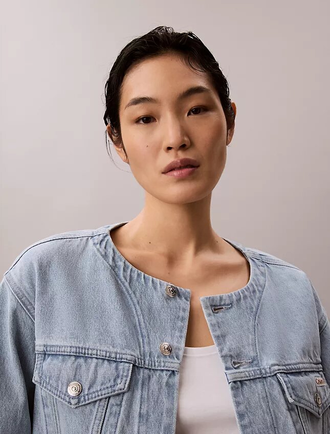 Κοντό τζιν Trucker Jacket χωρίς γιακά Κοντό τζιν Trucker Jacket χωρίς γιακά