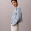 Κοντό τζιν Trucker Jacket χωρίς γιακά Κοντό τζιν Trucker Jacket χωρίς γιακά