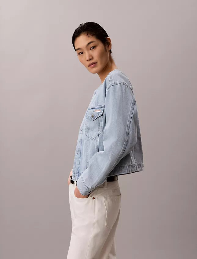 Κοντό τζιν Trucker Jacket χωρίς γιακά Κοντό τζιν Trucker Jacket χωρίς γιακά