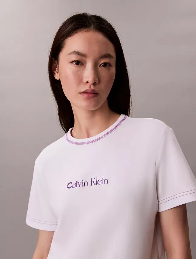 Κοντομάνικο T-shirt με κεντημένο λογότυπο Κοντομάνικο T-shirt με κεντημένο λογότυπο