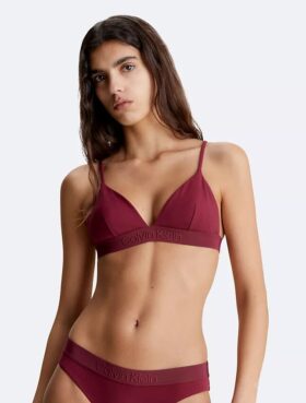 Κορυφαία τριγωνική Bikini μπλούζα σε τόνους του ίδιου χρώματος