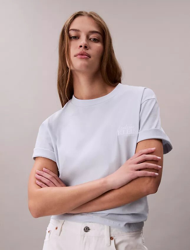 Κουμπωτό T-shirt με κεντημένο λογότυπο Κουμπωτό T-shirt με κεντημένο λογότυπο