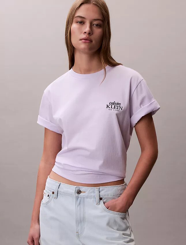Κουμπωτό T-shirt με κεντημένο λογότυπο Κουμπωτό T-shirt με κεντημένο λογότυπο