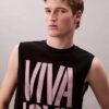 Marc Hundley Pride Viva Love Ανεπίσημο αμάνικο μπλουζάκι Marc Hundley Pride Viva Love Ανεπίσημο αμάνικο μπλουζάκι