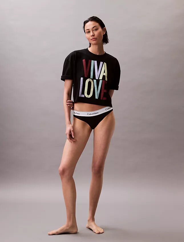 Marc Hundley Pride Viva Love Κοντό, άνετο T-shirt Marc Hundley Pride Viva Love Κοντό, άνετο T-shirt