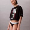 Marc Hundley Pride Viva Love Κοντό, άνετο T-shirt Marc Hundley Pride Viva Love Κοντό, άνετο T-shirt