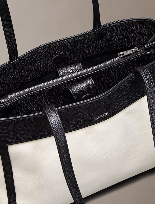Μεσαία τσάντα tote από καμβά με Monogram Μεσαία τσάντα tote από καμβά με Monogram