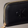 Μεσαίο πορτοφόλι με φερμουάρ και έντονο Monogram