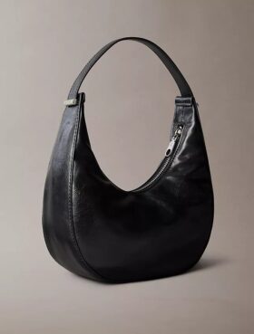 Μικρή τσάντα ώμου με καμπύλες και δυνατότητα μετατροπής