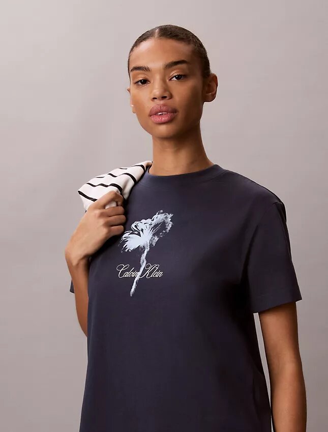 Μίνι φόρεμα T-shirt με floral σχέδιο Μίνι φόρεμα T-shirt με floral σχέδιο