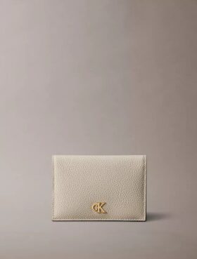 Μίνιμαλ θήκη καρτών με πτερύγιο Monogram