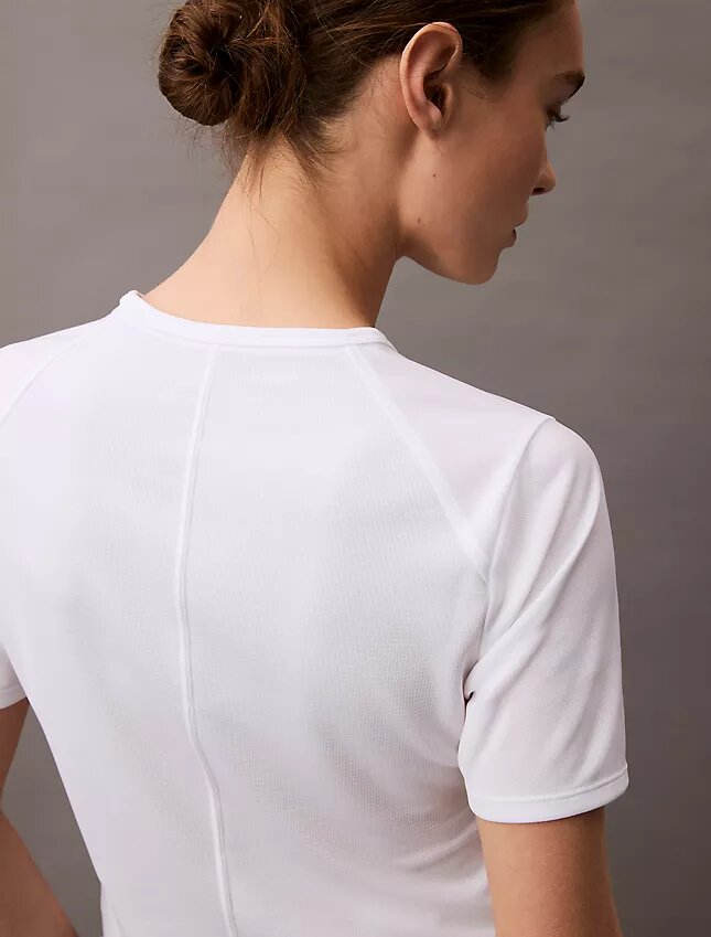 Μοντέρνο αθλητικό T-shirt με στρογγυλό λαιμό Μοντέρνο αθλητικό T-shirt με στρογγυλό λαιμό